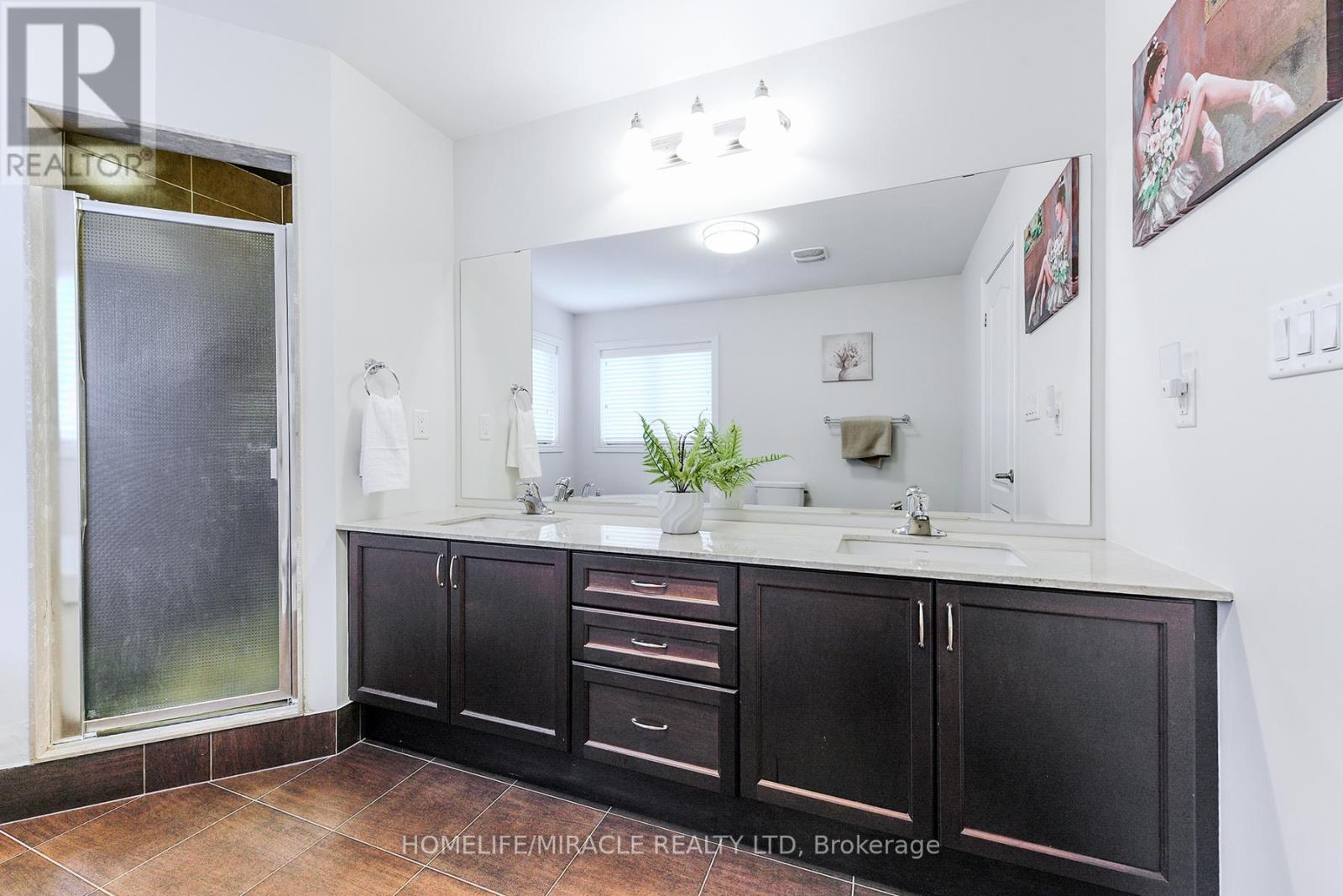122 Bonnie Braes Drive, Brampton, Ontario  L6Y 0W7 - Photo 24 - W12439298