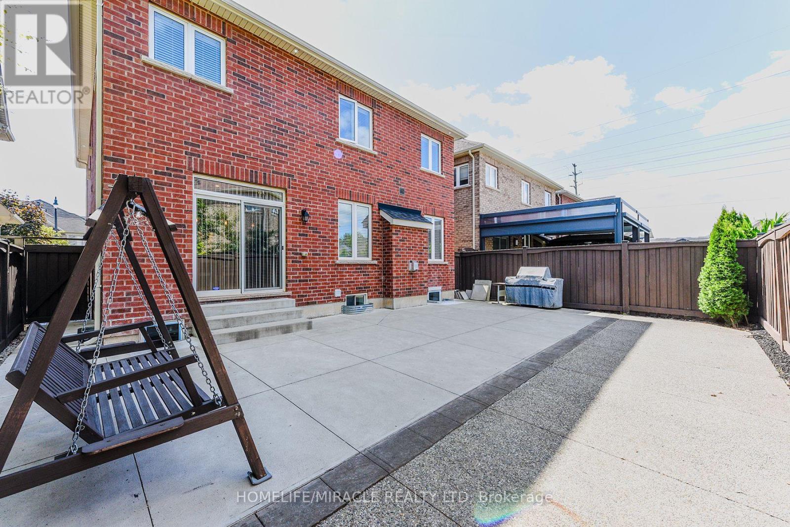 122 Bonnie Braes Drive, Brampton, Ontario  L6Y 0W7 - Photo 41 - W12439298