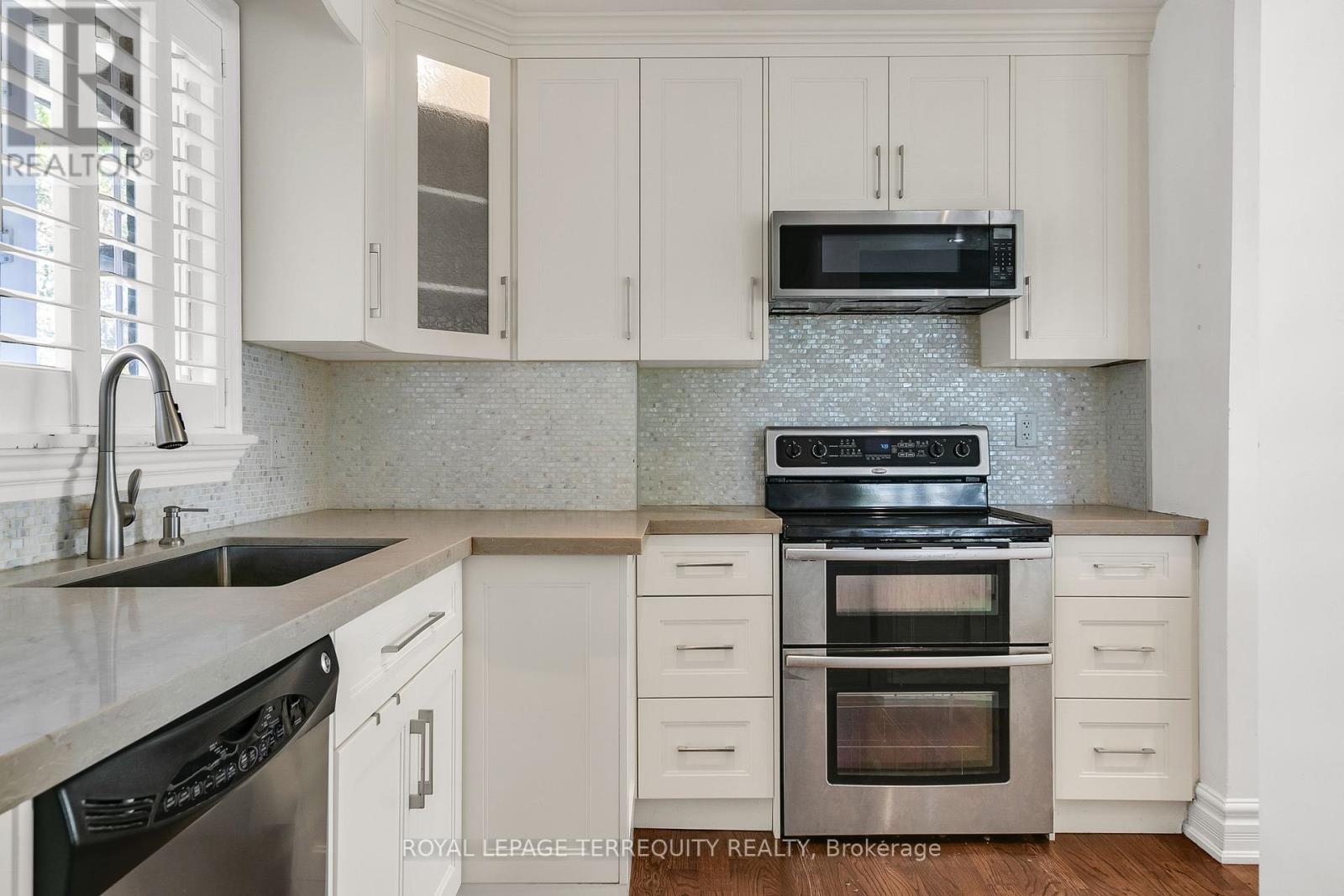 19 Wall Avenue, Toronto, Ontario  M9N 2N6 - Photo 11 - W12439310
