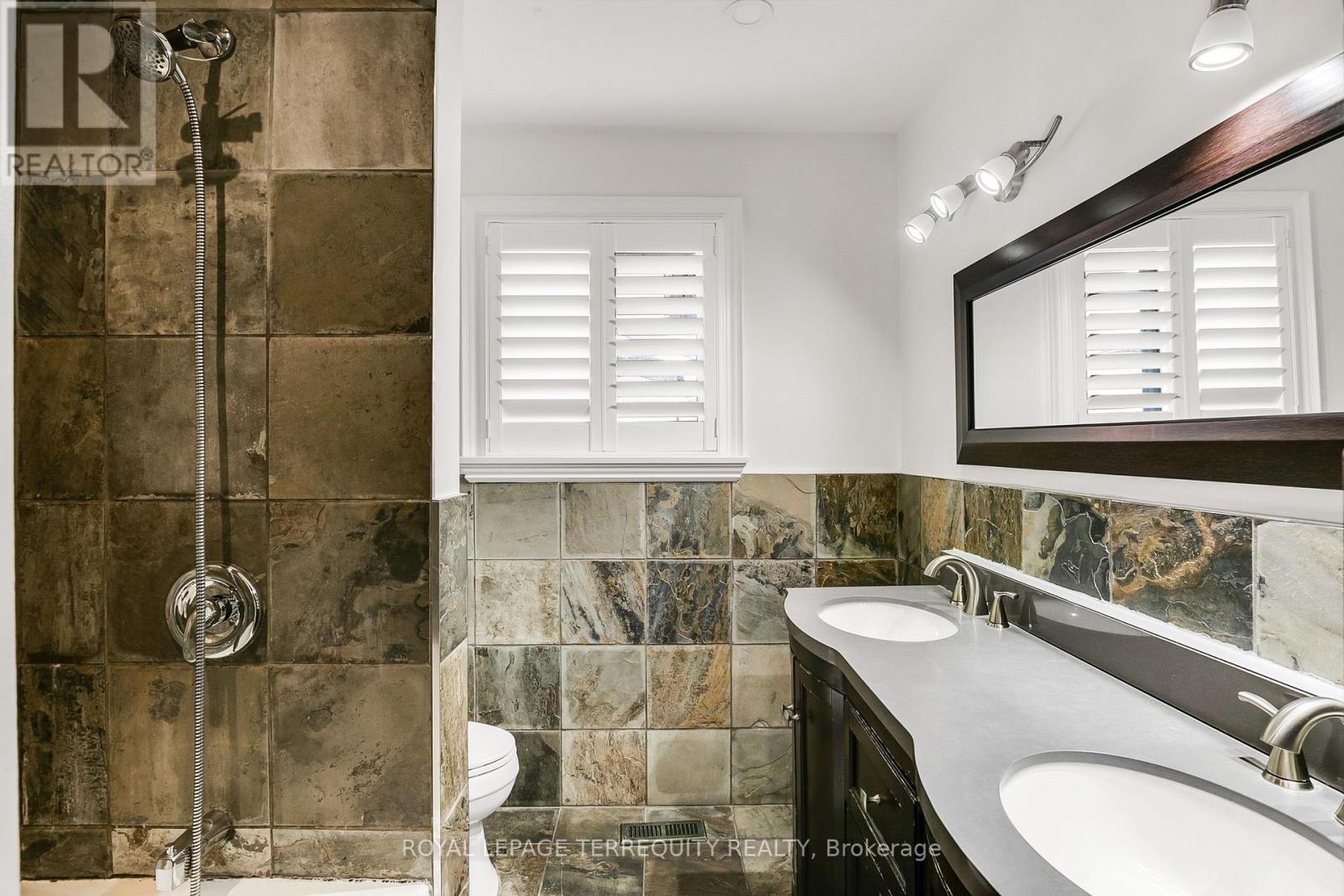 19 Wall Avenue, Toronto, Ontario  M9N 2N6 - Photo 18 - W12439310