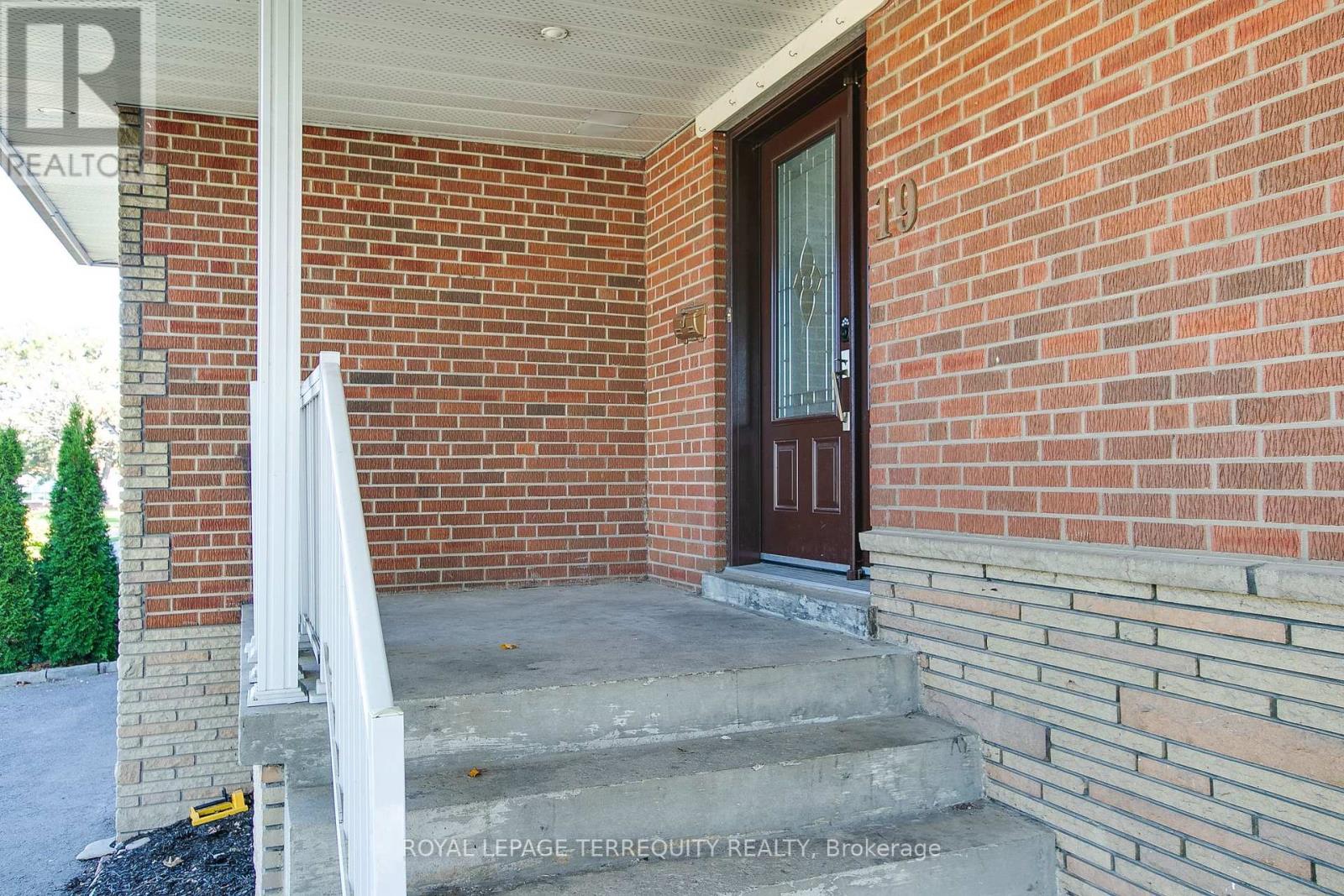 19 Wall Avenue, Toronto, Ontario  M9N 2N6 - Photo 2 - W12439310
