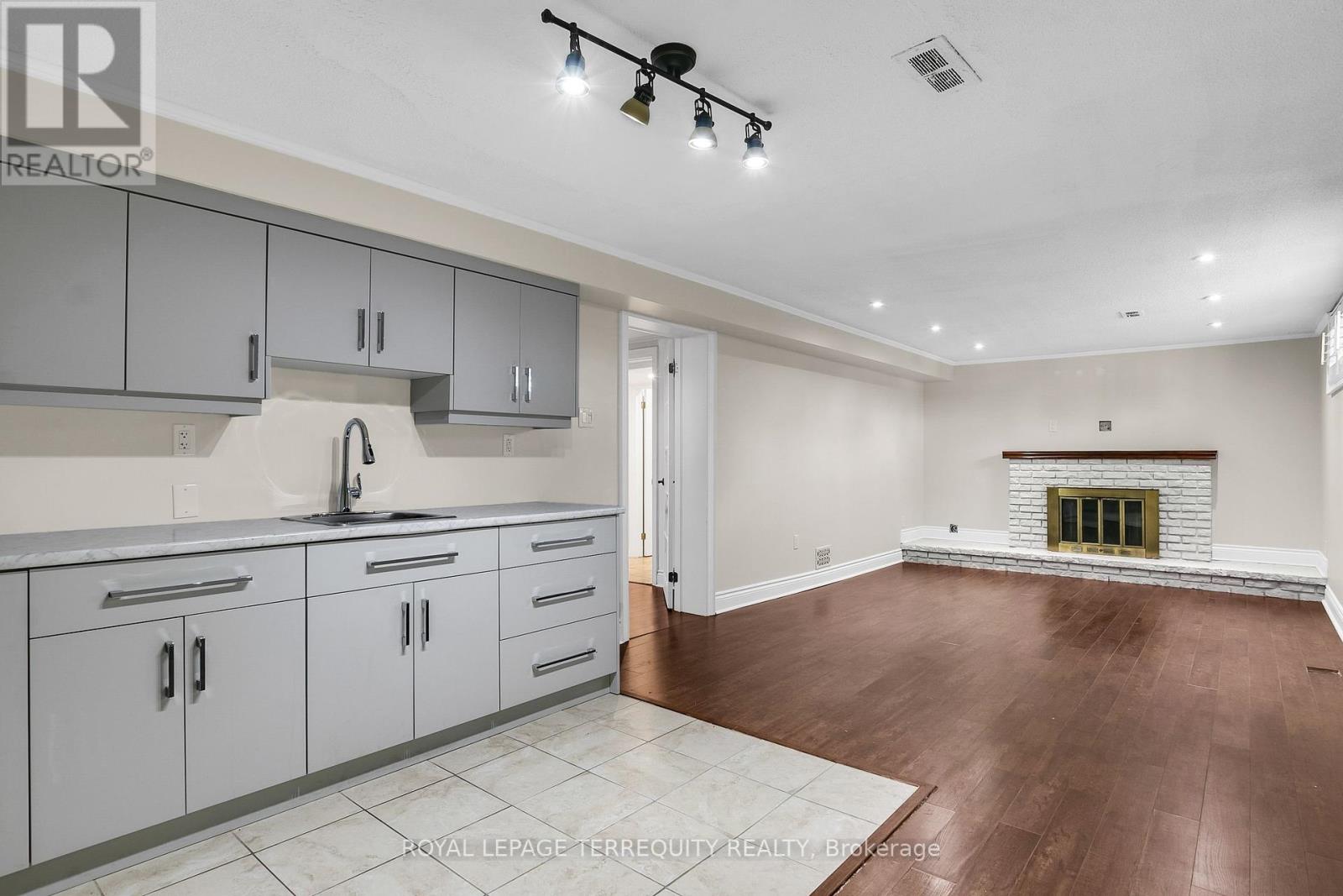 19 Wall Avenue, Toronto, Ontario  M9N 2N6 - Photo 22 - W12439310