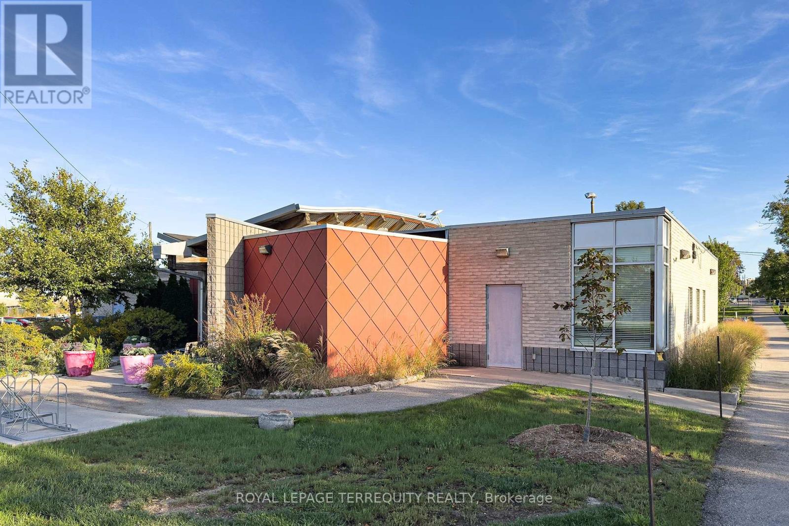 19 Wall Avenue, Toronto, Ontario  M9N 2N6 - Photo 36 - W12439310