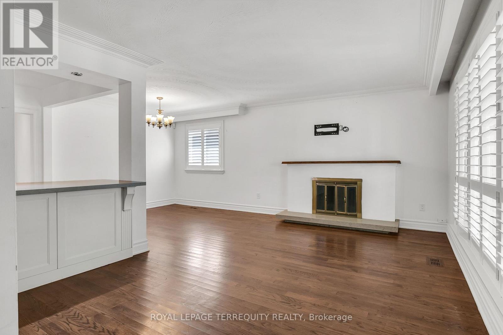 19 Wall Avenue, Toronto, Ontario  M9N 2N6 - Photo 5 - W12439310