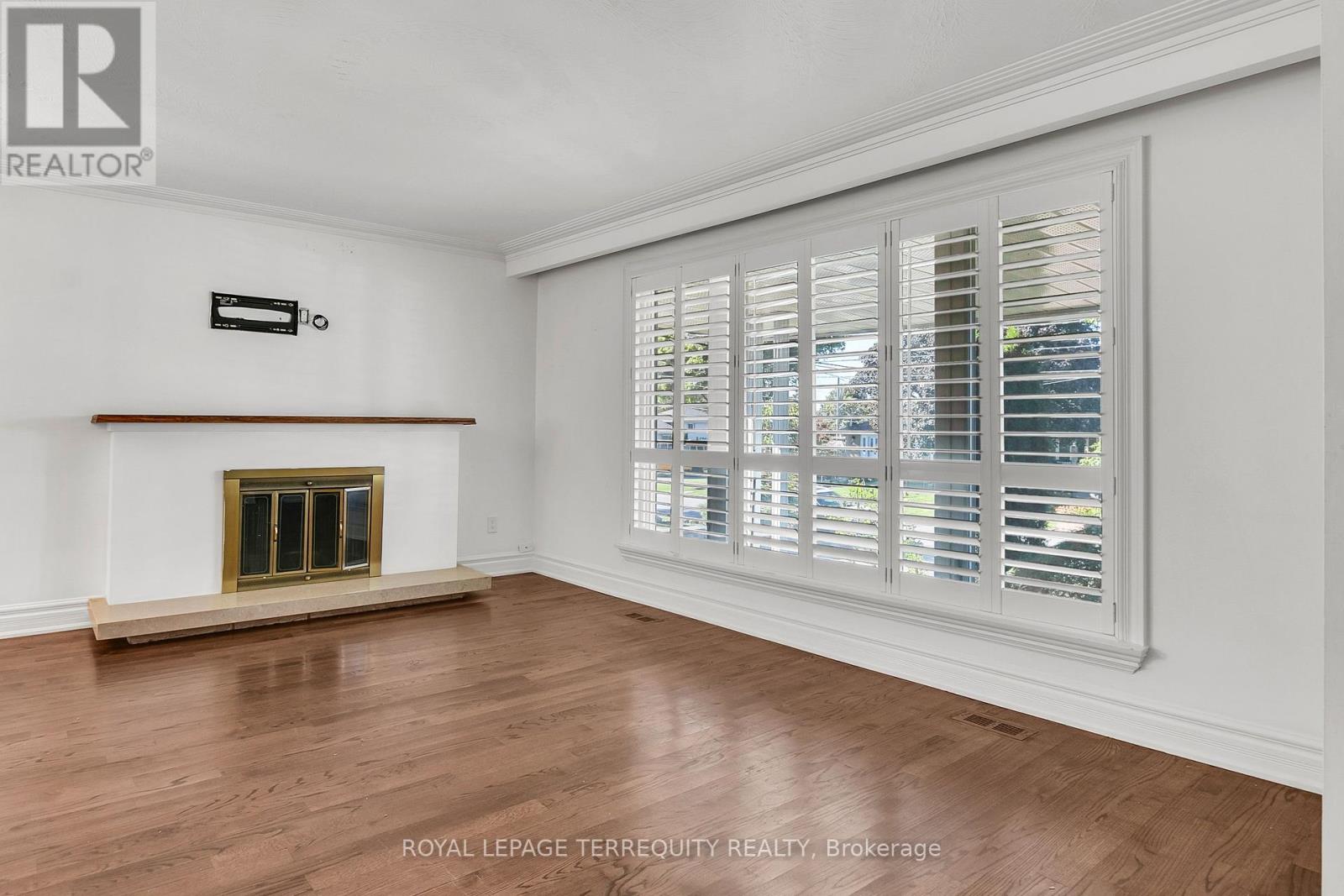 19 Wall Avenue, Toronto, Ontario  M9N 2N6 - Photo 6 - W12439310