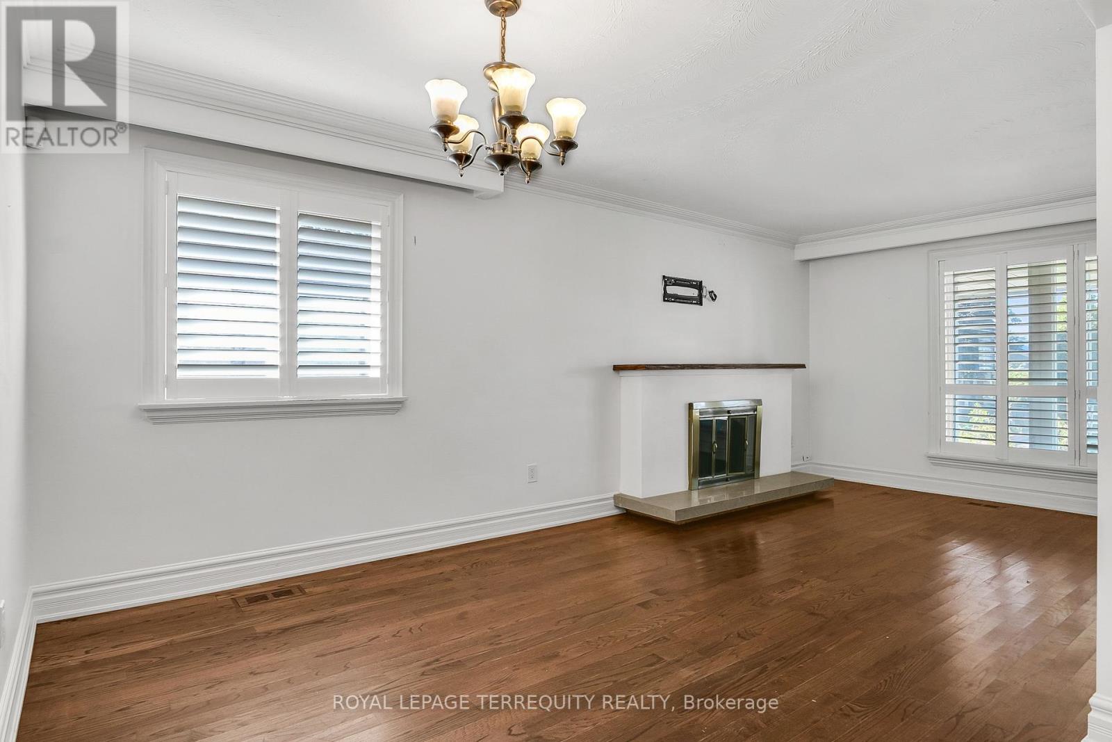 19 Wall Avenue, Toronto, Ontario  M9N 2N6 - Photo 8 - W12439310
