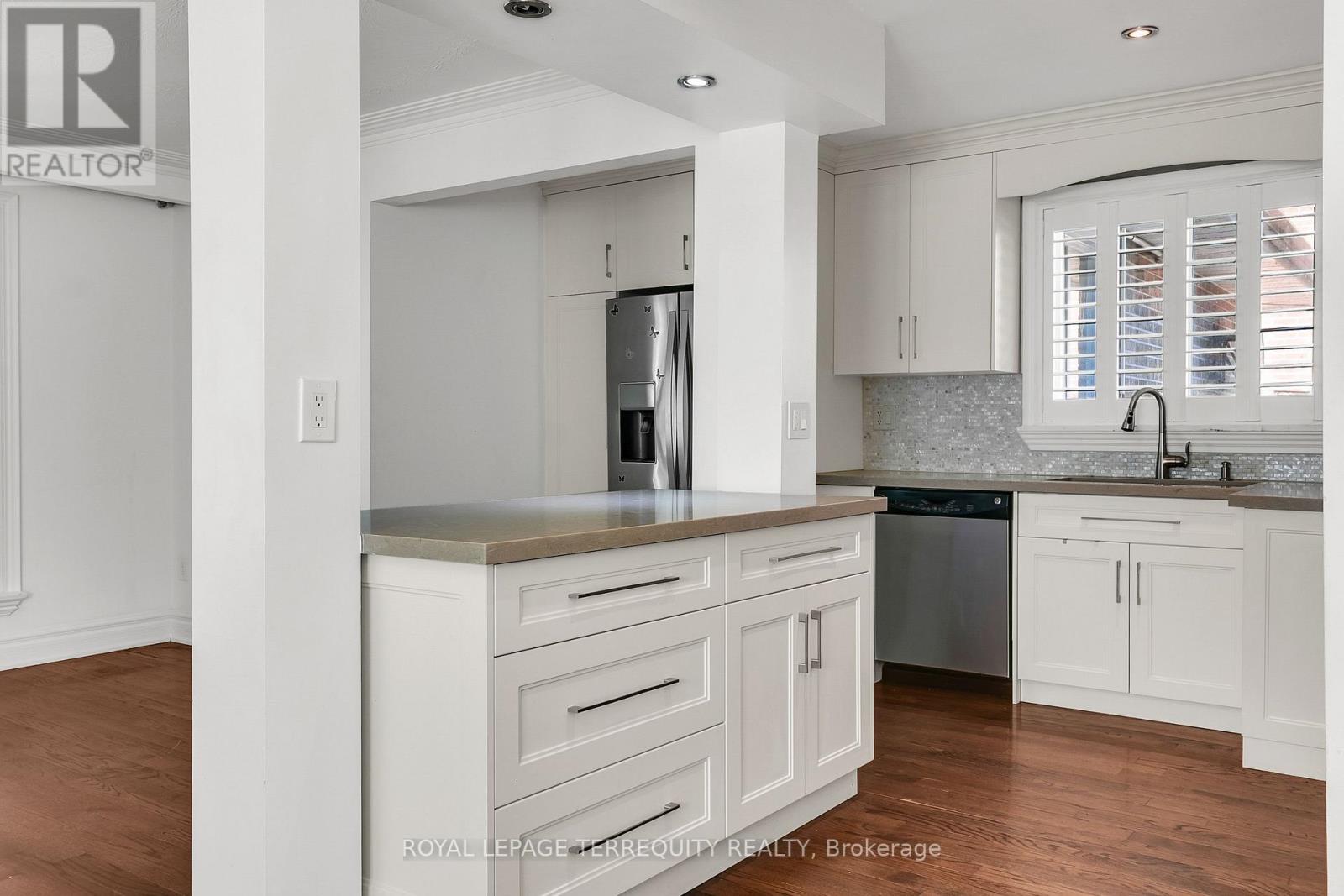 19 Wall Avenue, Toronto, Ontario  M9N 2N6 - Photo 9 - W12439310