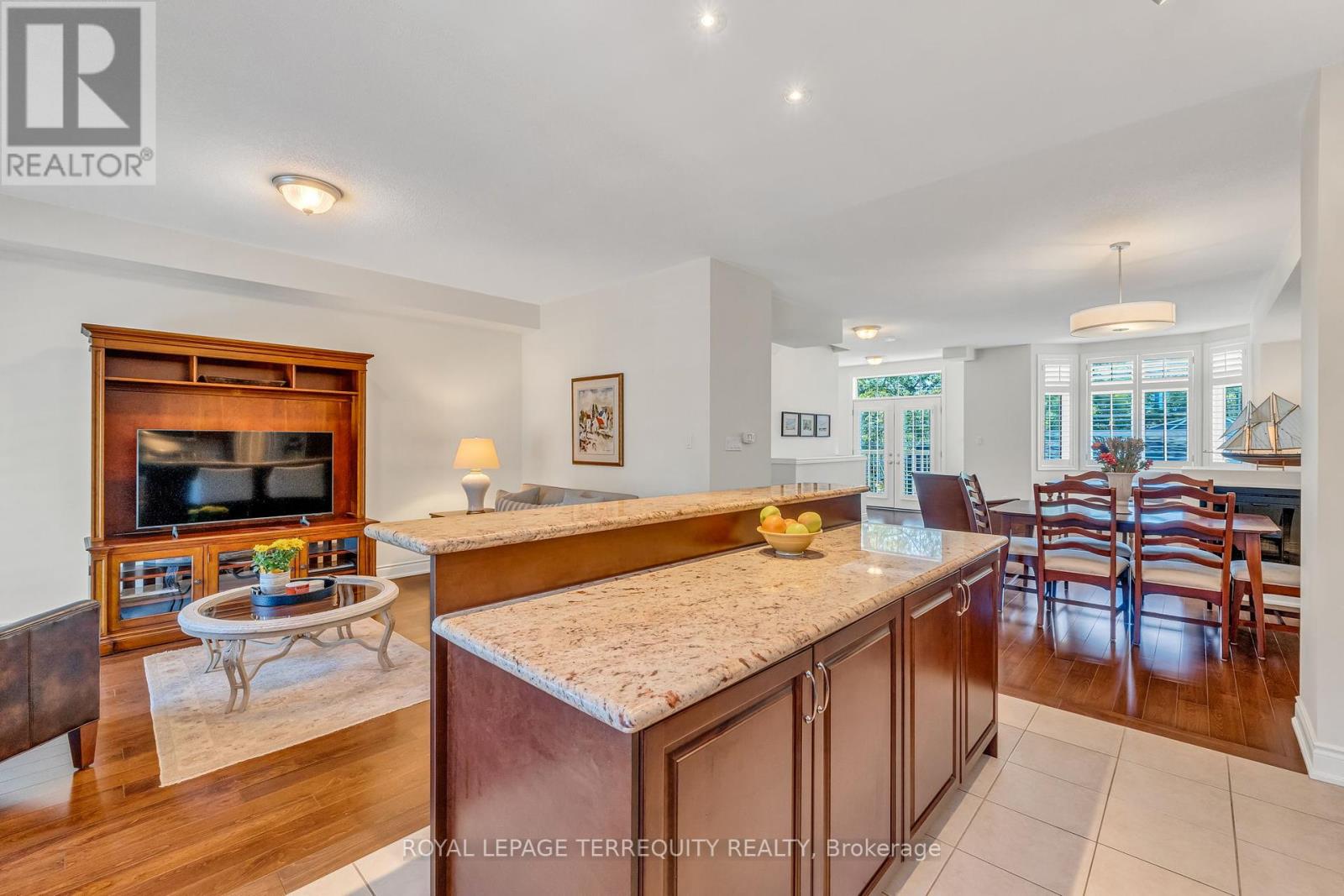 131 Nelson Street, Oakville, Ontario  L6L 3J1 - Photo 11 - W12439320