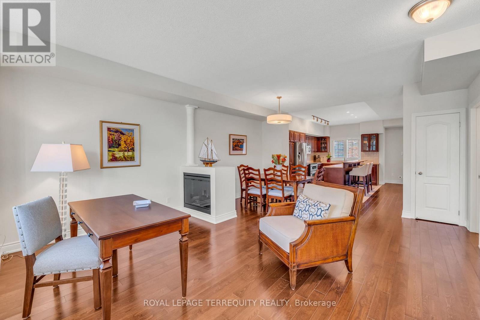 131 Nelson Street, Oakville, Ontario  L6L 3J1 - Photo 17 - W12439320