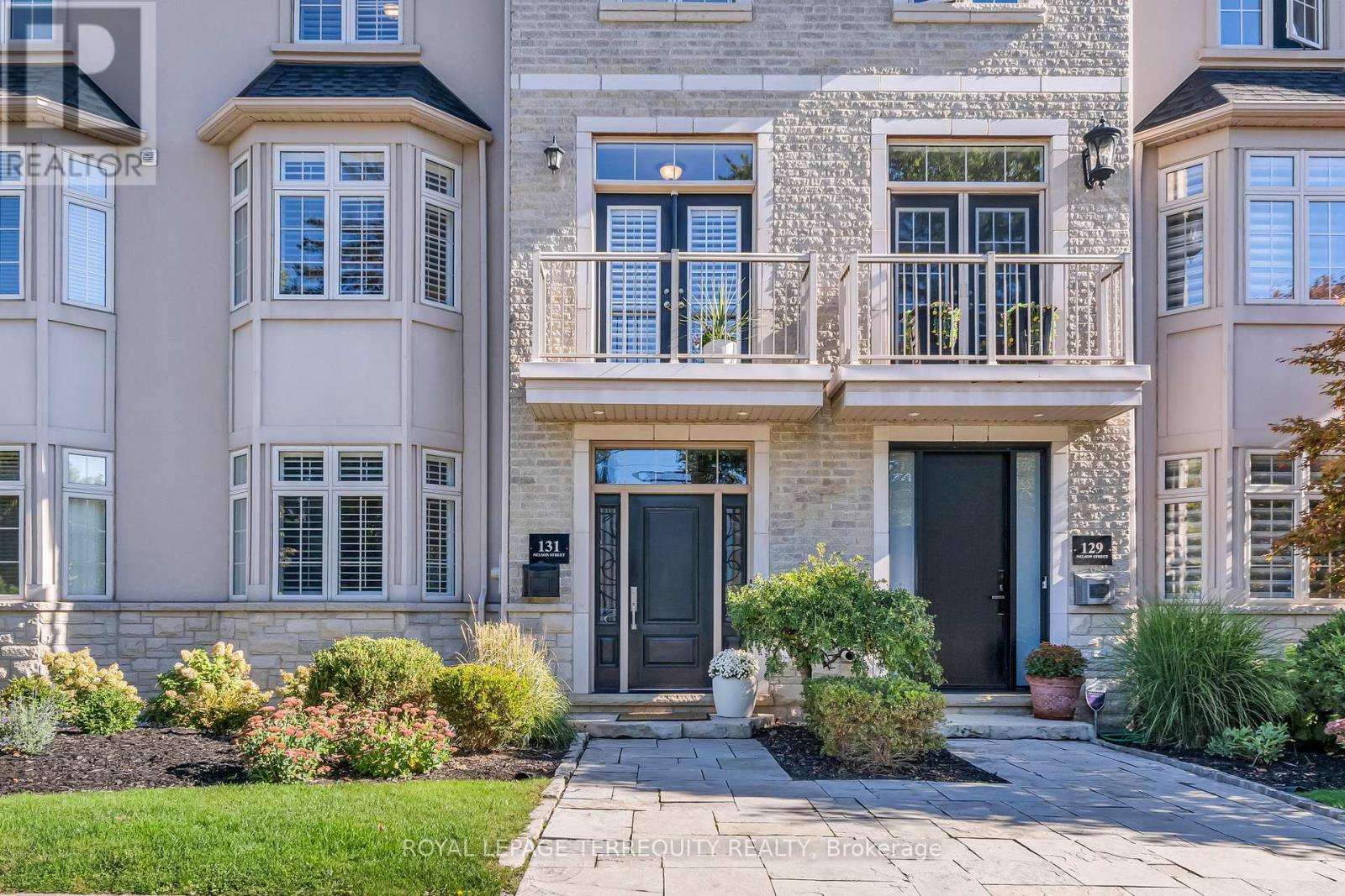 131 Nelson Street, Oakville, Ontario  L6L 3J1 - Photo 2 - W12439320