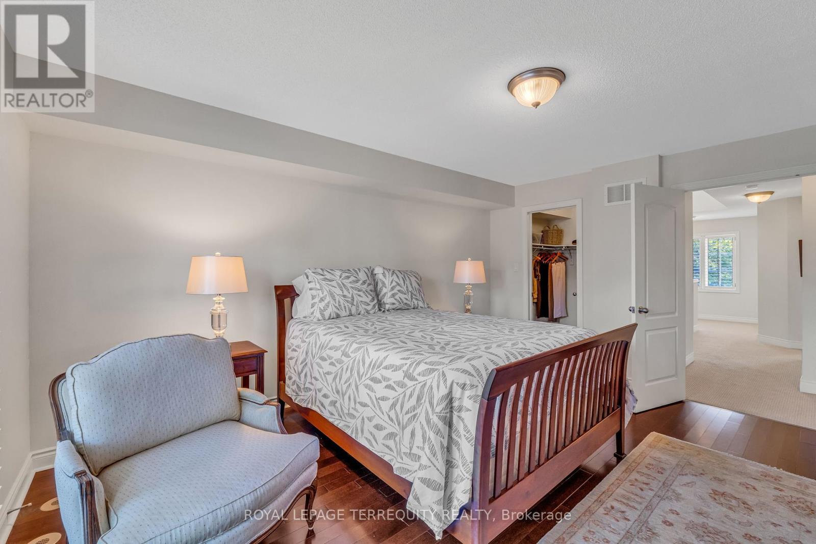 131 Nelson Street, Oakville, Ontario  L6L 3J1 - Photo 21 - W12439320