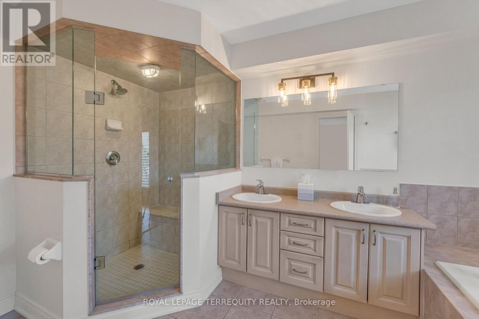 131 Nelson Street, Oakville, Ontario  L6L 3J1 - Photo 22 - W12439320