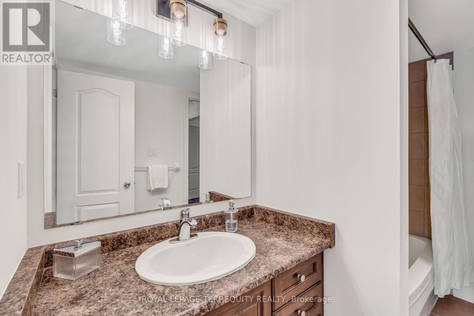 131 Nelson Street, Oakville, Ontario  L6L 3J1 - Photo 27 - W12439320