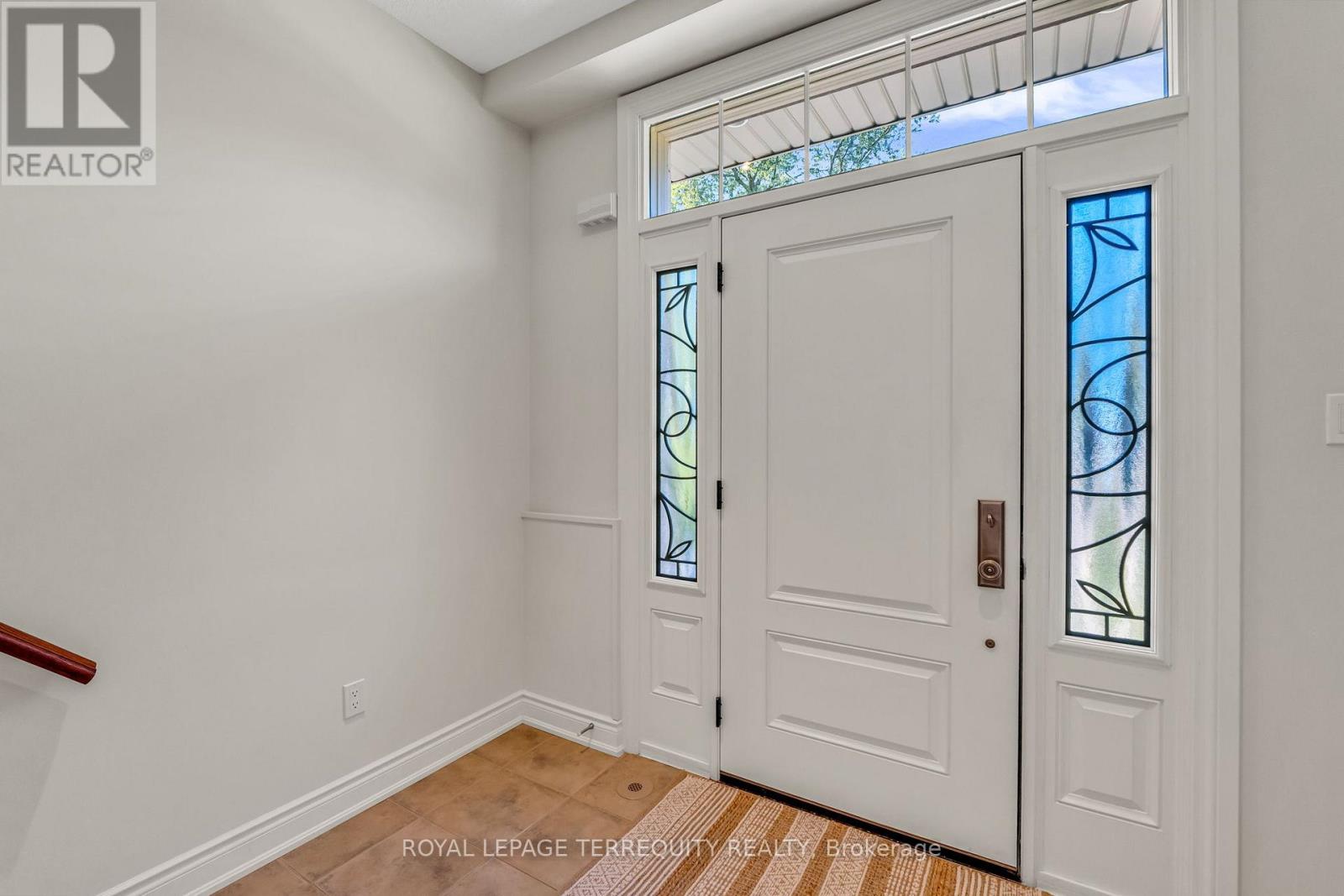 131 Nelson Street, Oakville, Ontario  L6L 3J1 - Photo 3 - W12439320