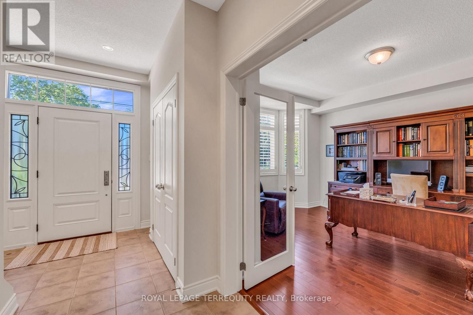 131 Nelson Street, Oakville, Ontario  L6L 3J1 - Photo 4 - W12439320