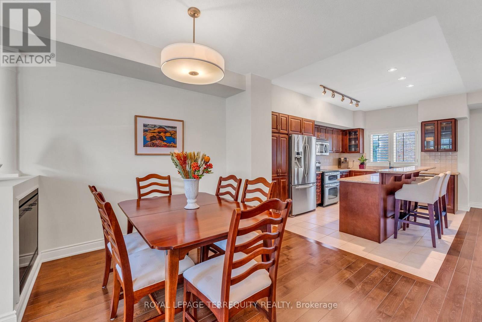 131 Nelson Street, Oakville, Ontario  L6L 3J1 - Photo 6 - W12439320