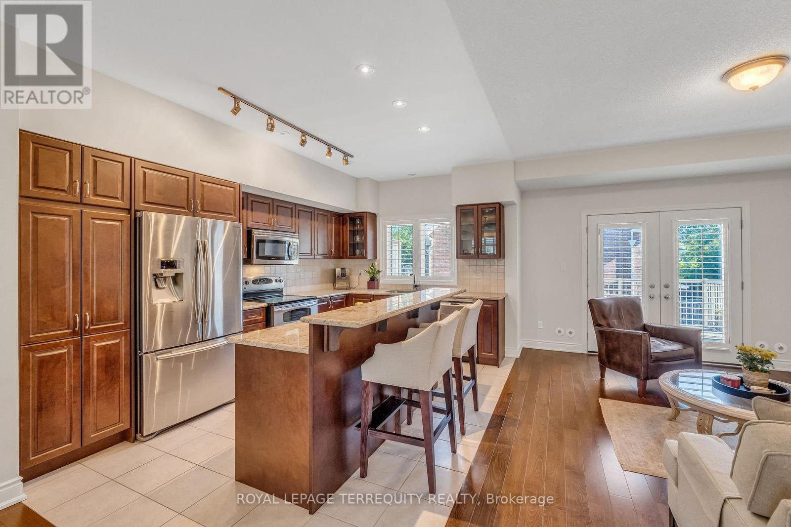 131 Nelson Street, Oakville, Ontario  L6L 3J1 - Photo 7 - W12439320