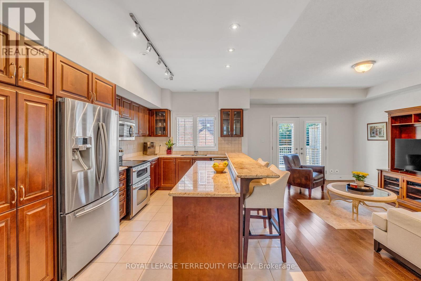131 Nelson Street, Oakville, Ontario  L6L 3J1 - Photo 8 - W12439320