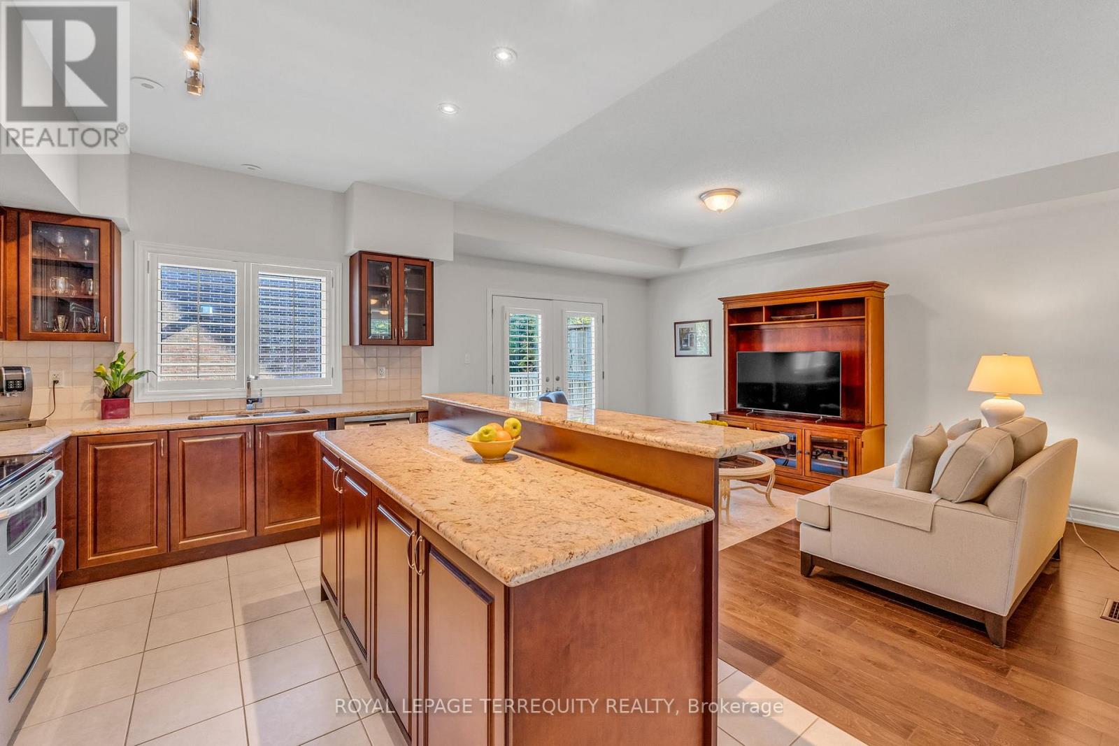 131 Nelson Street, Oakville, Ontario  L6L 3J1 - Photo 9 - W12439320