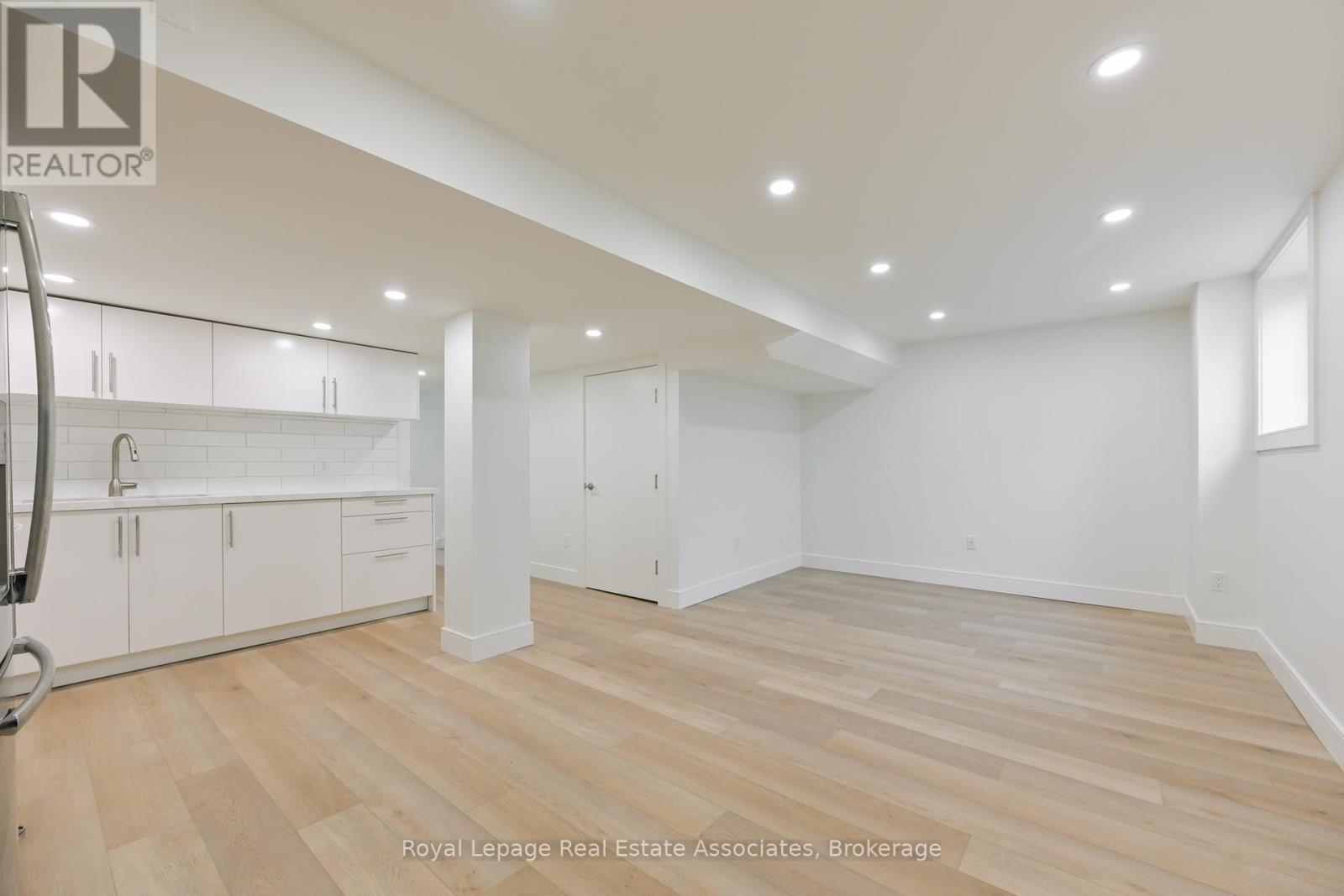 8 Mcnally Street, Halton Hills, Ontario  L7G 6B7 - Photo 7 - W12439323