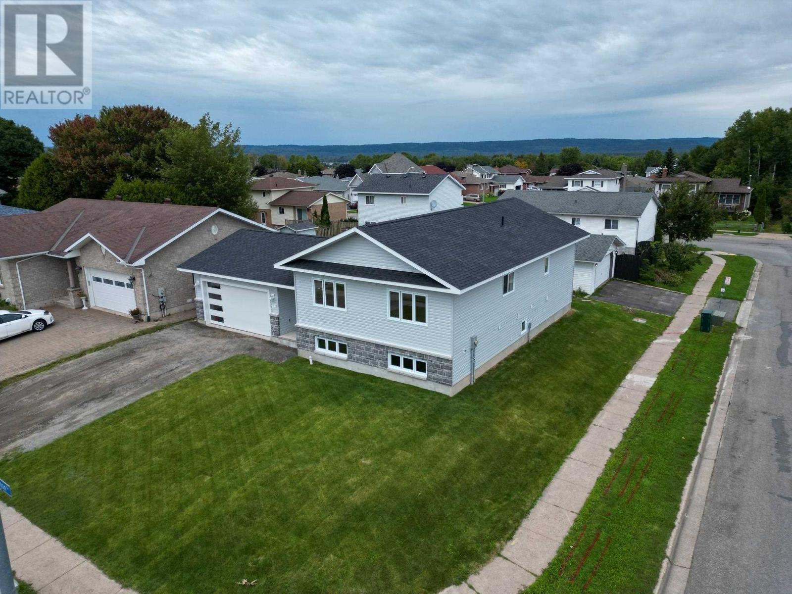 237 Pentagon Blvd, Sault Ste. Marie, Ontario  P6B 6G2 - Photo 6 - SM252585