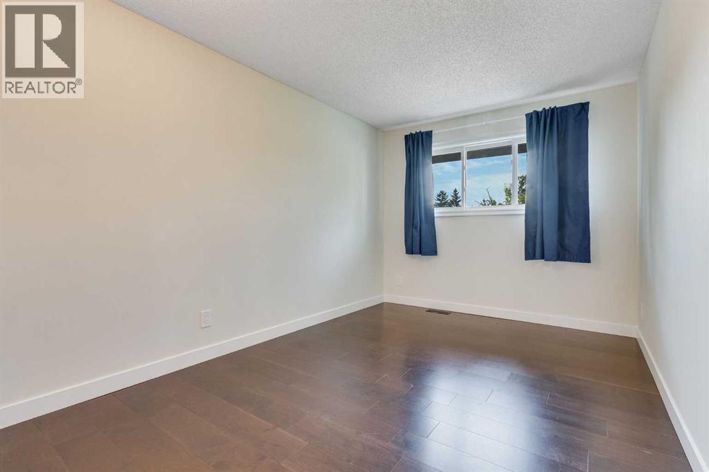 12 Deerbrook Bay Se, Calgary, Alberta  T2J 5Z8 - Photo 18 - A2254781
