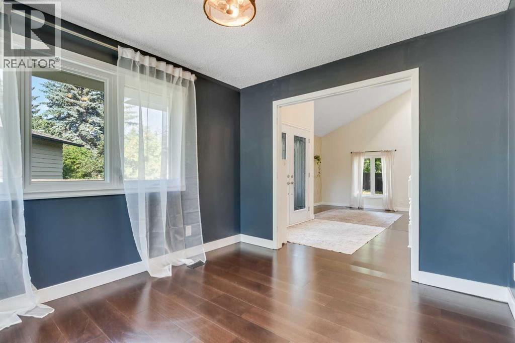 12 Deerbrook Bay Se, Calgary, Alberta  T2J 5Z8 - Photo 6 - A2254781