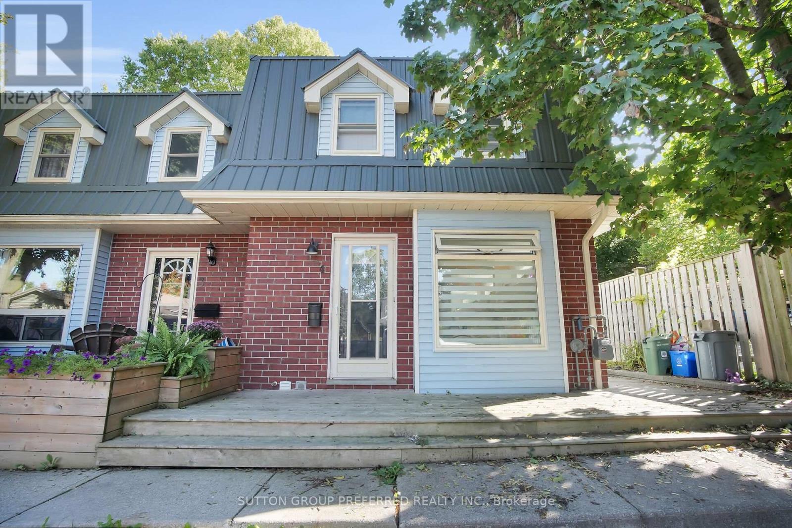 4 - 561 Princess Avenue, London East, Ontario  N6B 2C1 - Photo 2 - X12439375