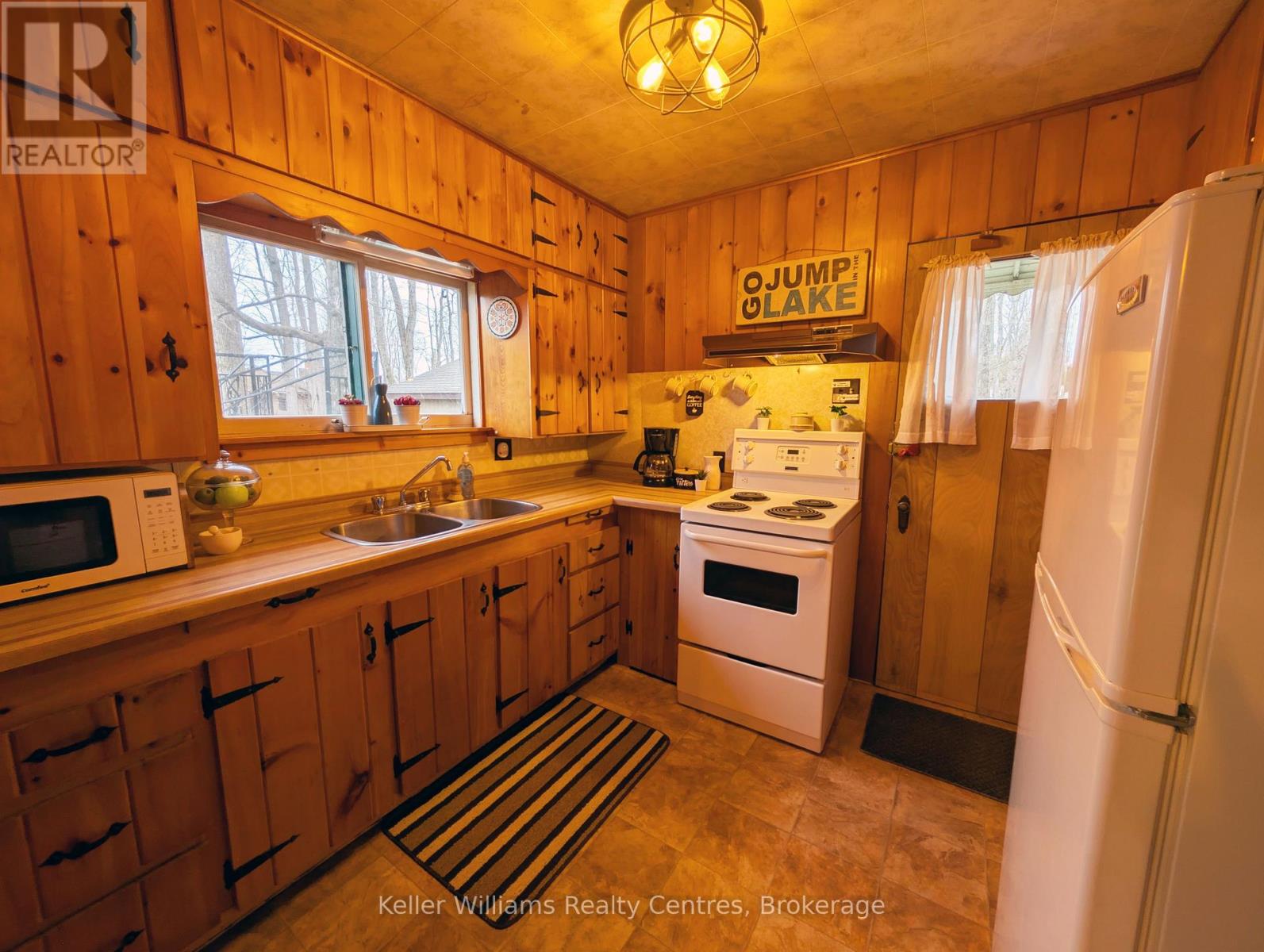 425 Huron Road, South Bruce Peninsula, Ontario  N0H 2T0 - Photo 22 - X12439389