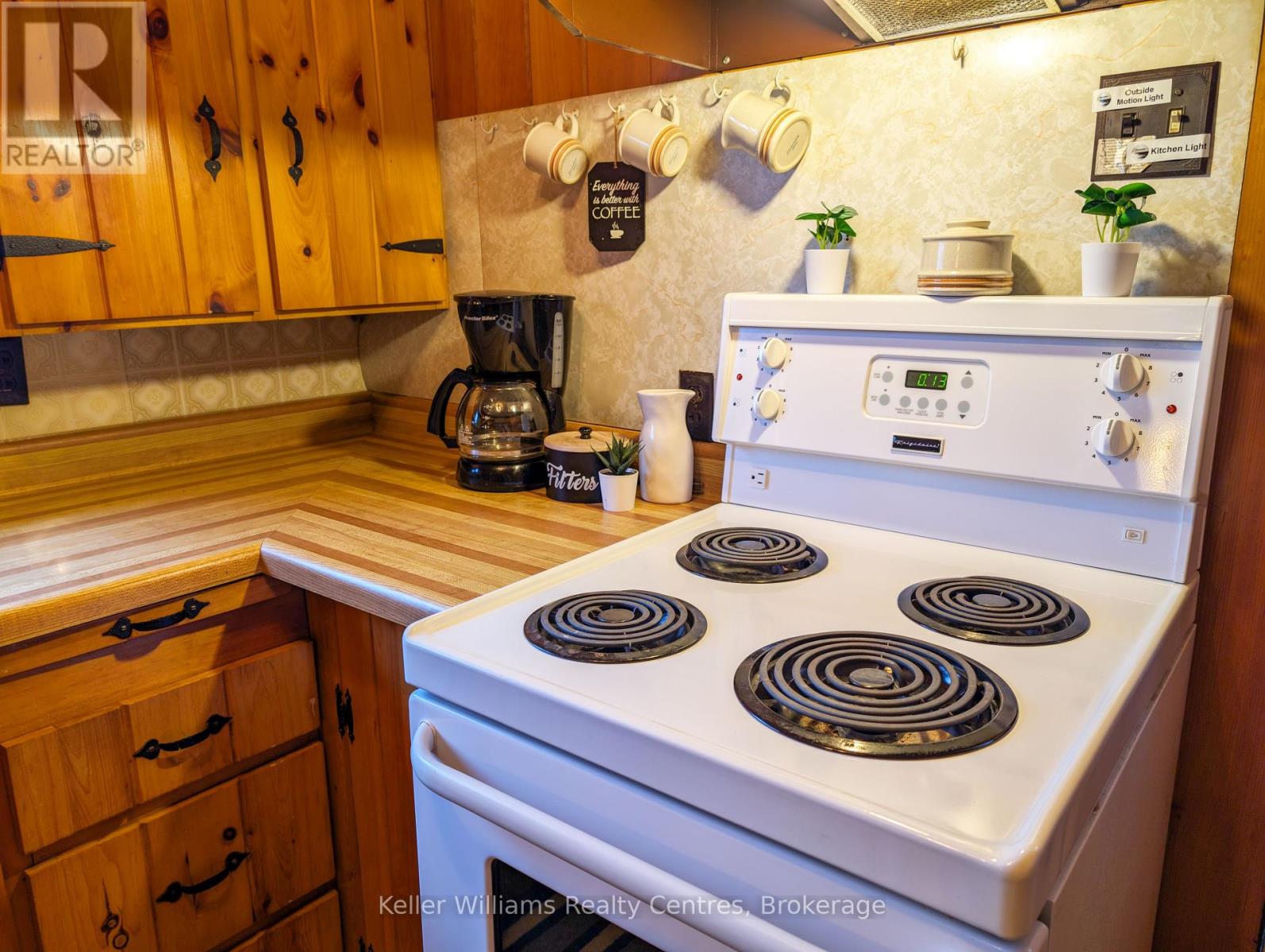 425 Huron Road, South Bruce Peninsula, Ontario  N0H 2T0 - Photo 24 - X12439389