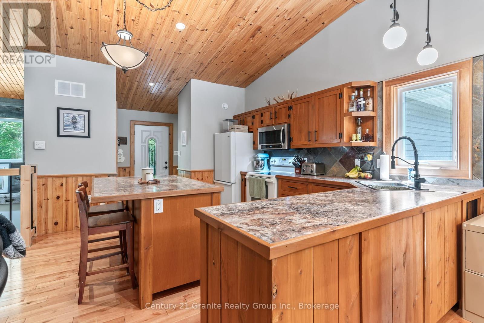 1012 Redner Road, Algonquin Highlands, Ontario  K0M 1S0 - Photo 10 - X12439439