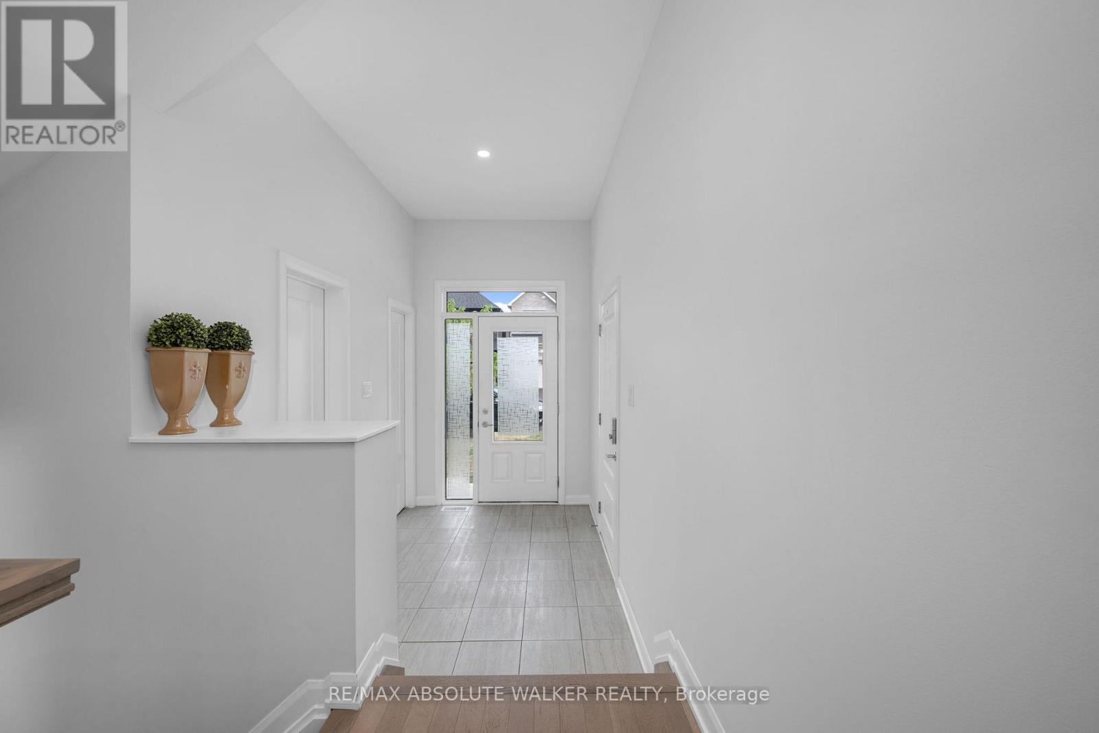 21 Fossa Terrace N, Ottawa, Ontario  K2J 6W4 - Photo 3 - X12439448