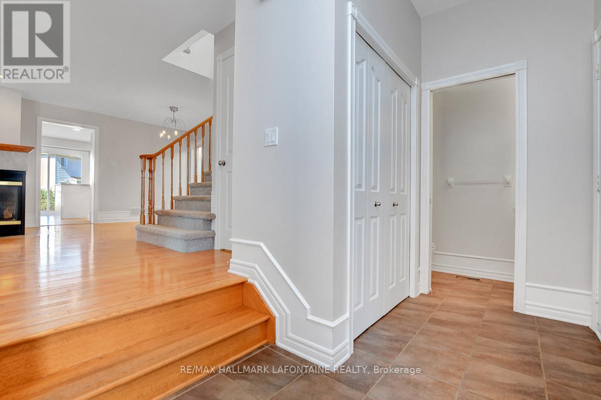 919 Scala Avenue, Ottawa, Ontario  K4A 4M7 - Photo 3 - X12439451