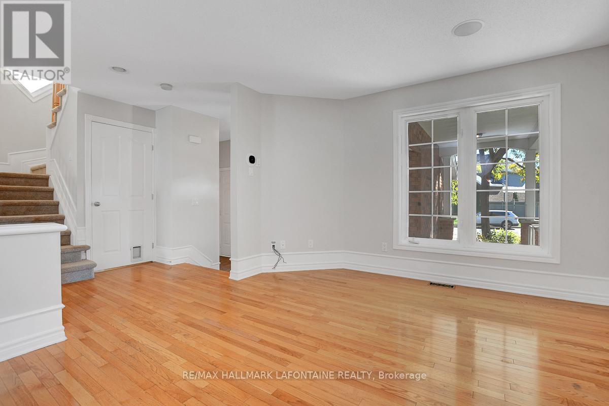 919 Scala Avenue, Ottawa, Ontario  K4A 4M7 - Photo 5 - X12439451