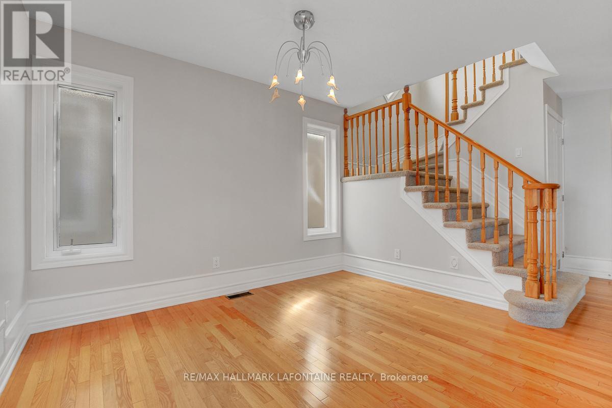 919 Scala Avenue, Ottawa, Ontario  K4A 4M7 - Photo 7 - X12439451