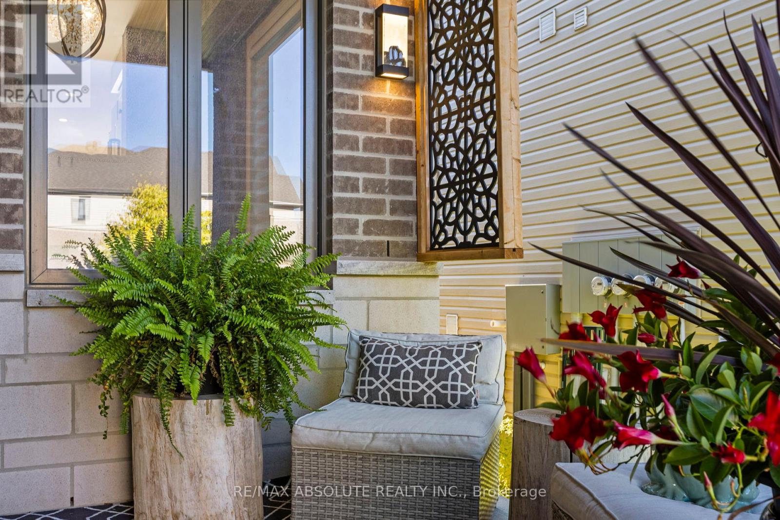 90 Porter Street, Ottawa, Ontario  K2S 2L8 - Photo 4 - X12439452
