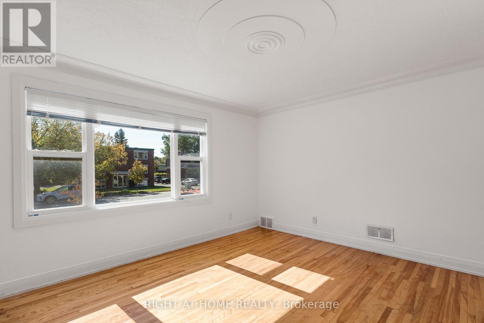 109 Donald Street, Ottawa, Ontario  K1K 1N1 - Photo 9 - X12438702