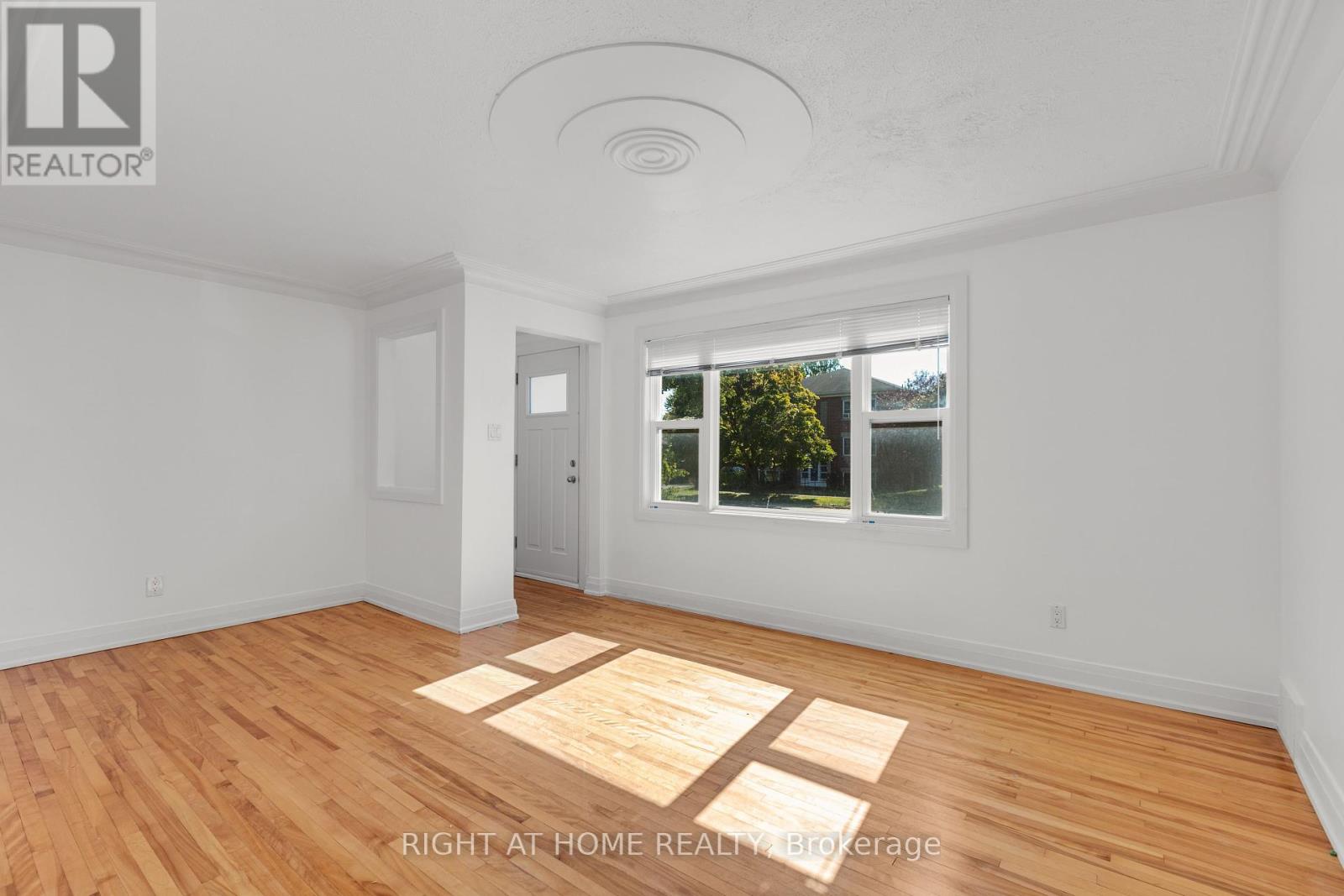 109 Donald Street, Ottawa, Ontario  K1K 1N1 - Photo 4 - X12438702
