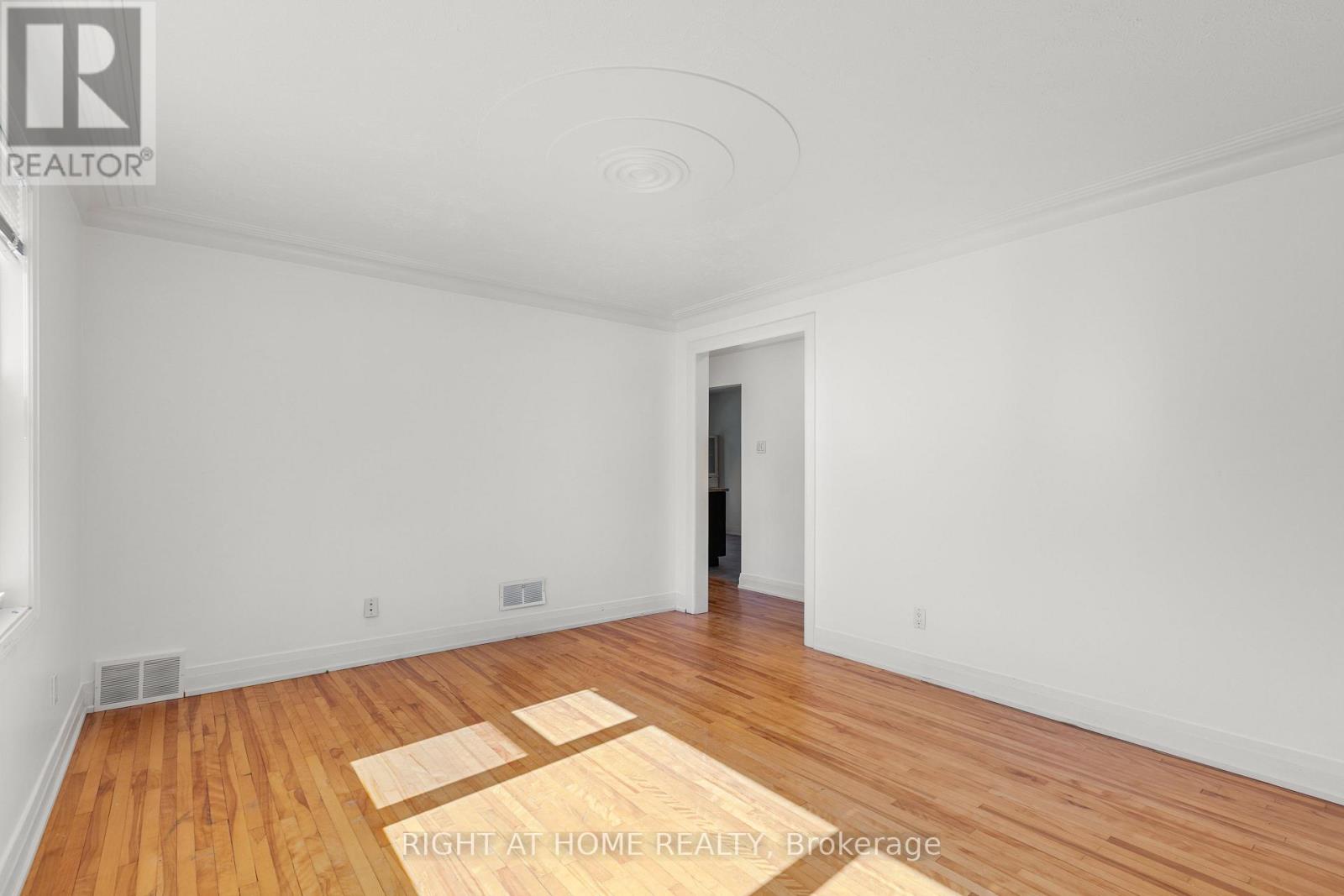 109 Donald Street, Ottawa, Ontario  K1K 1N1 - Photo 7 - X12438702