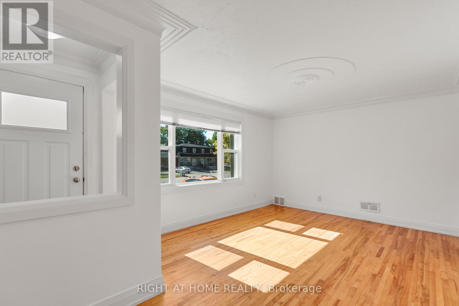 109 Donald Street, Ottawa, Ontario  K1K 1N1 - Photo 8 - X12438702