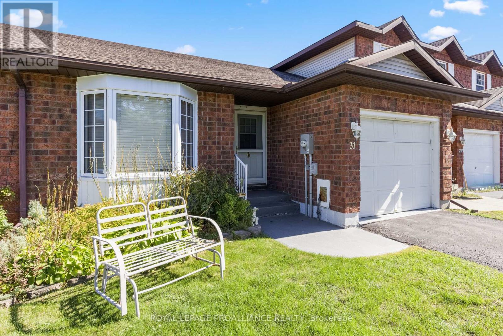 31 Wilmot Young Place, Brockville, Ontario  K6V 7H5 - Photo 2 - X12439422
