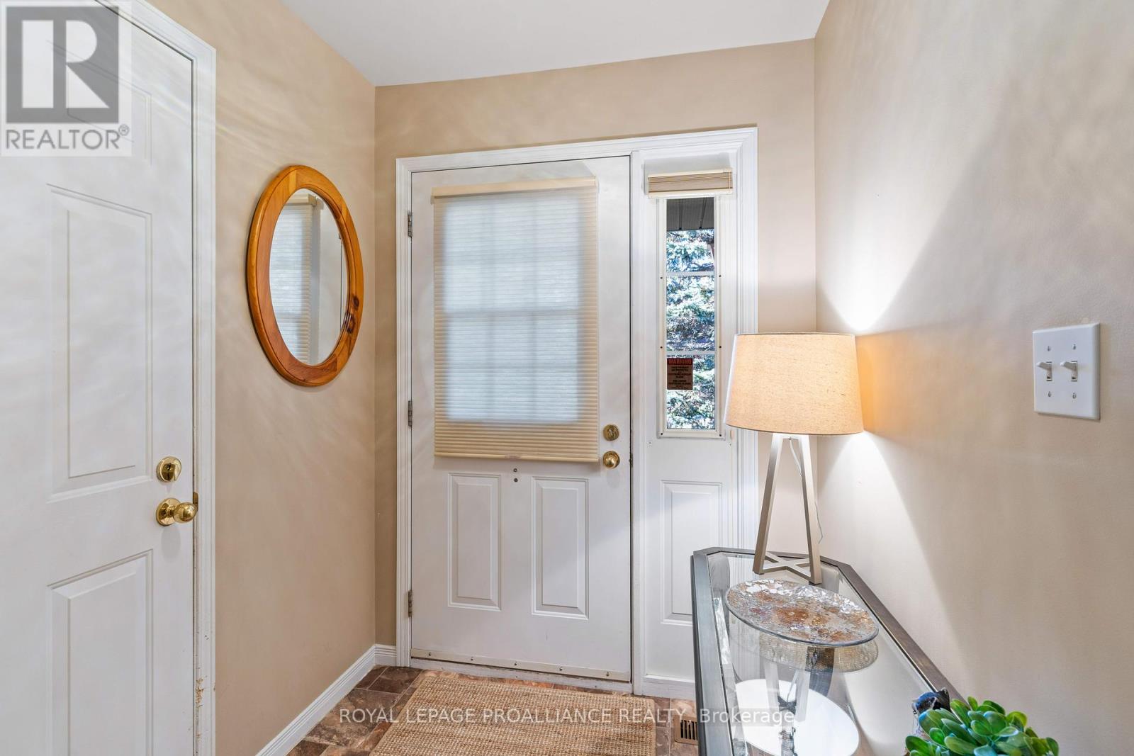 31 Wilmot Young Place, Brockville, Ontario  K6V 7H5 - Photo 3 - X12439422