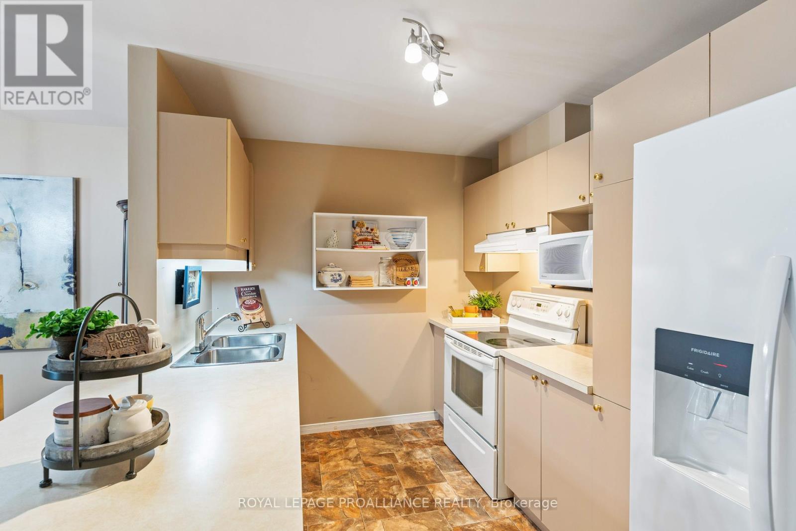 31 Wilmot Young Place, Brockville, Ontario  K6V 7H5 - Photo 7 - X12439422