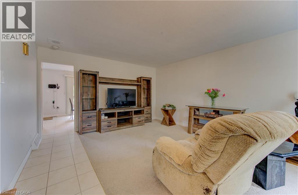 4 Flint Drive, Kitchener, Ontario  N2E 1A2 - Photo 4 - 40770734