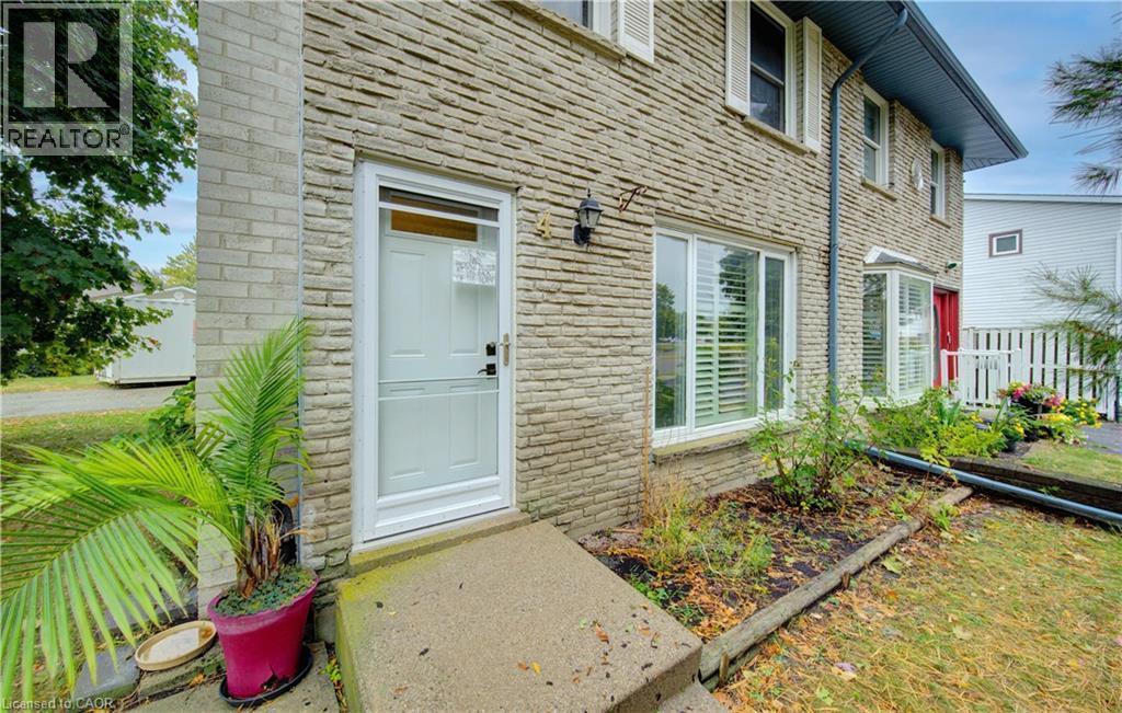 4 Flint Drive, Kitchener, Ontario  N2E 1A2 - Photo 3 - 40770734