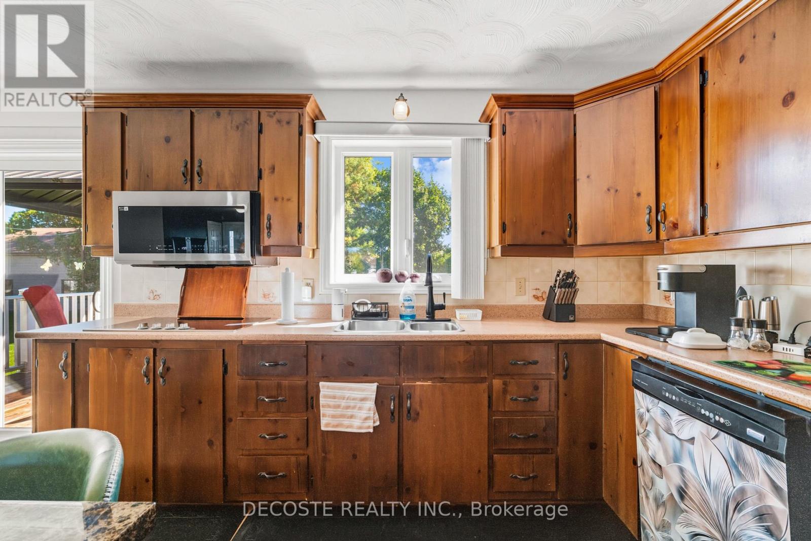 20322 Lochiel Street W, North Glengarry, Ontario  K0C 1A0 - Photo 13 - X12439373