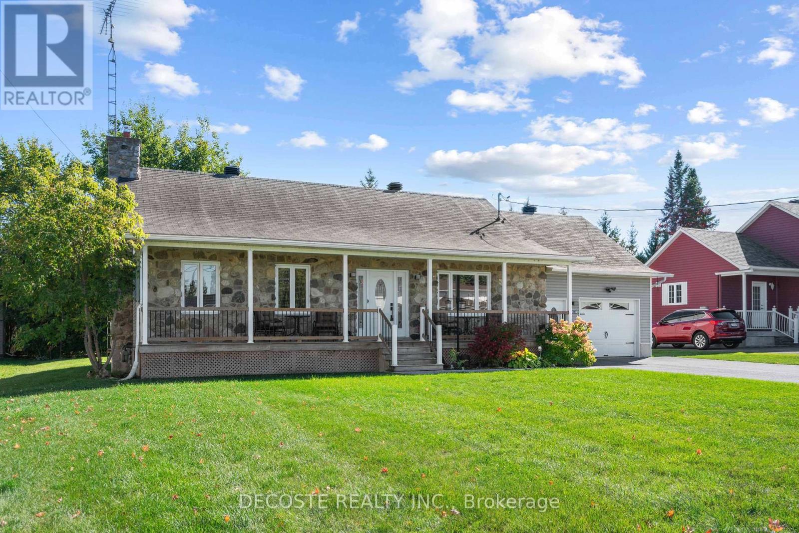 20322 Lochiel Street W, North Glengarry, Ontario  K0C 1A0 - Photo 2 - X12439373