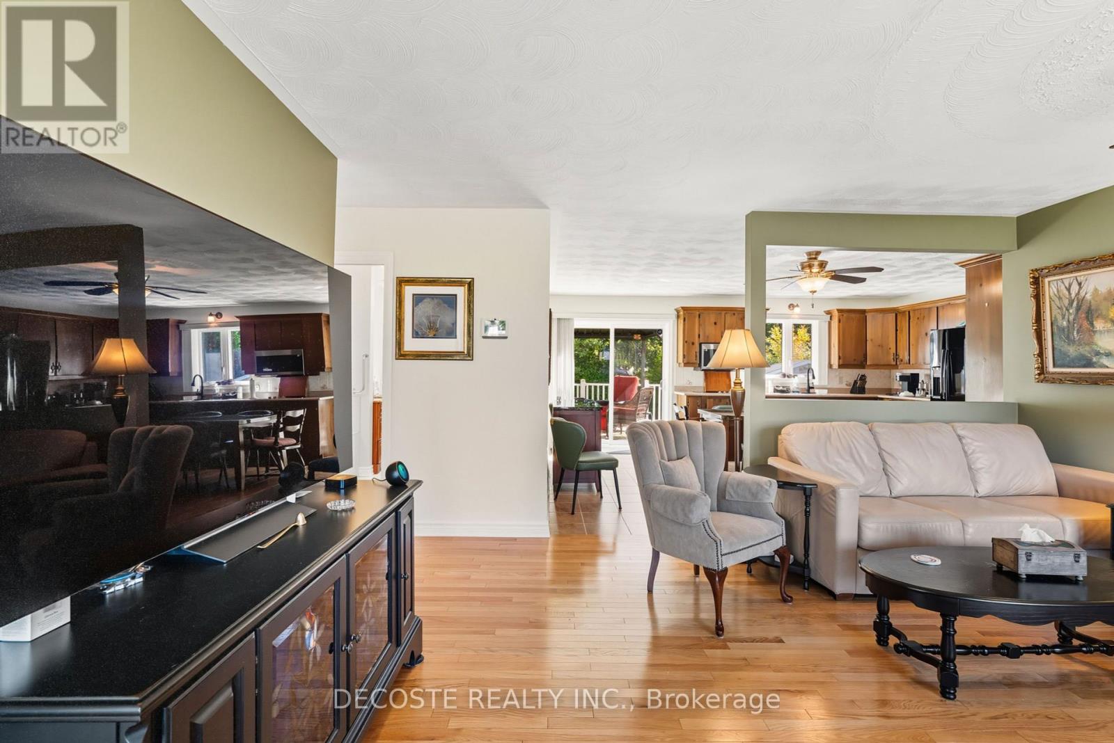 20322 Lochiel Street W, North Glengarry, Ontario  K0C 1A0 - Photo 3 - X12439373
