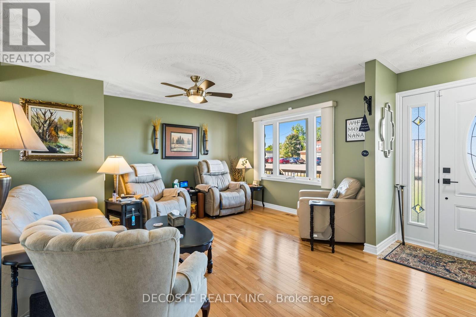 20322 Lochiel Street W, North Glengarry, Ontario  K0C 1A0 - Photo 5 - X12439373