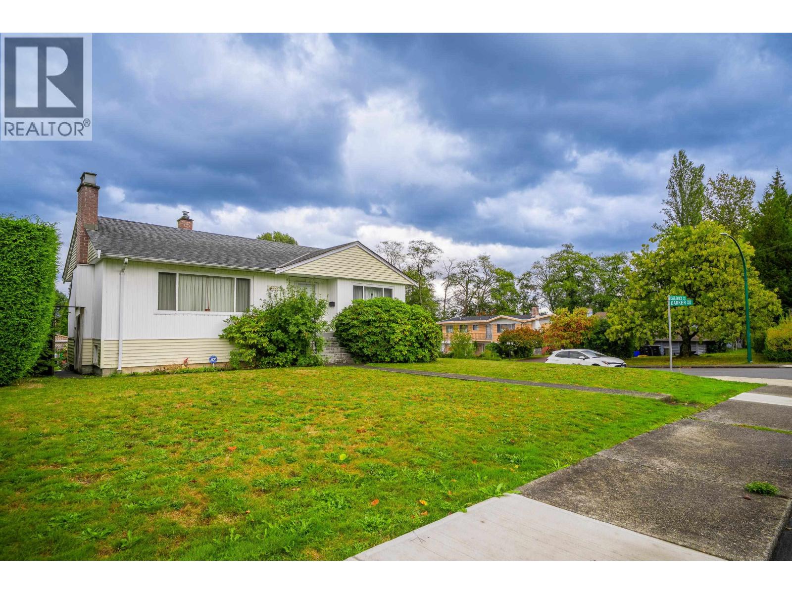 4277 Castlewood Crescent, Burnaby, British Columbia  V5G 2M1 - Photo 2 - R3054272